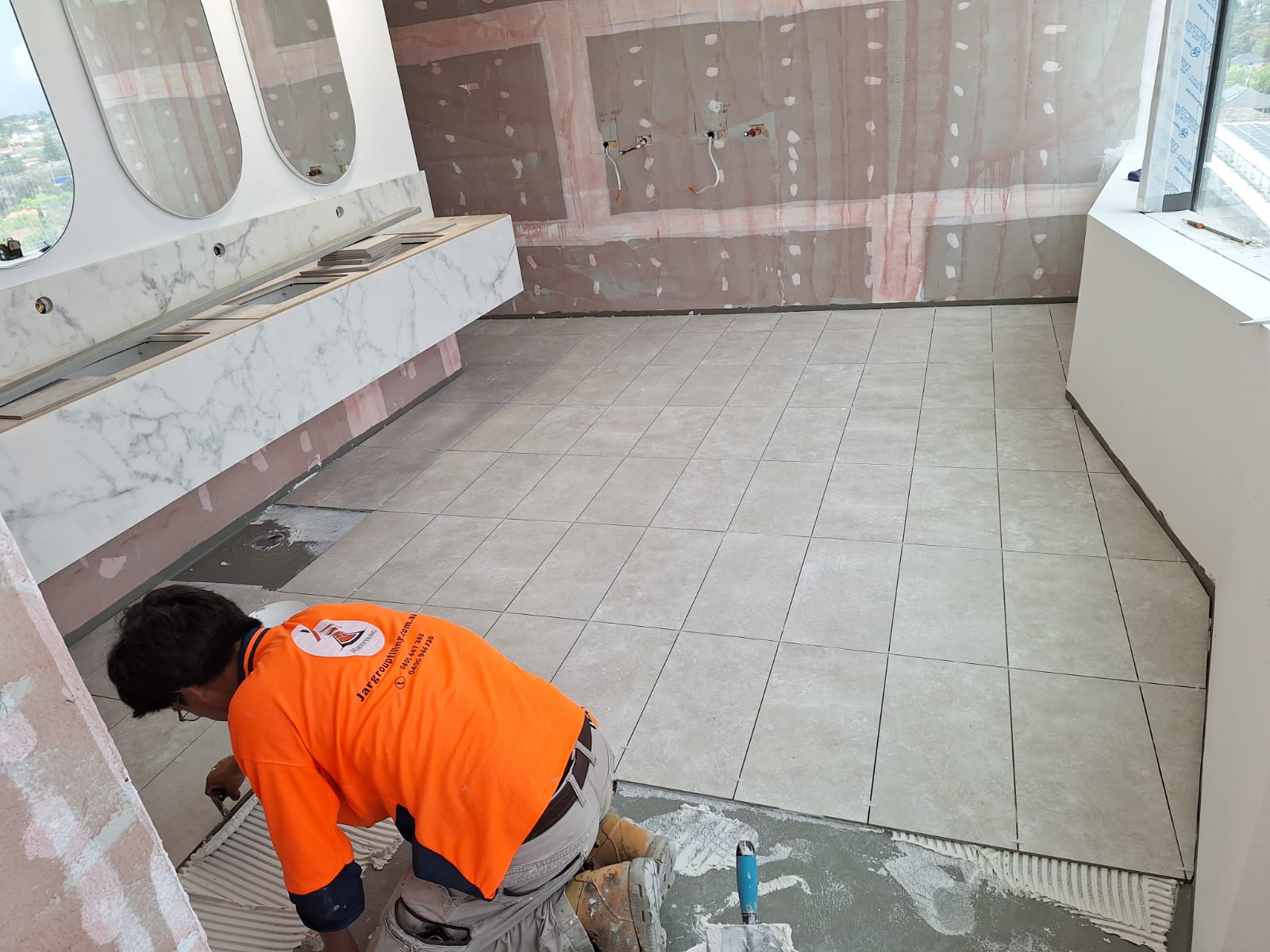 Floor tiling by jar group tiling